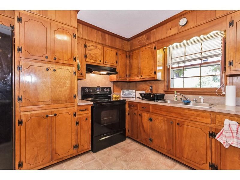 1745 Dixon Swimming Pool Rd, Burlington, NC 27217