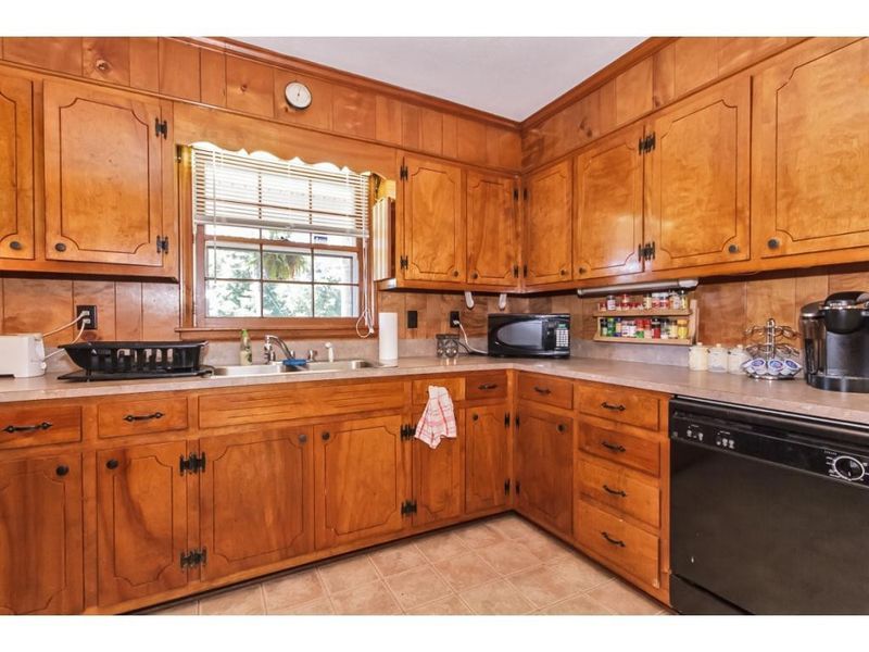 1745 Dixon Swimming Pool Rd, Burlington, NC 27217