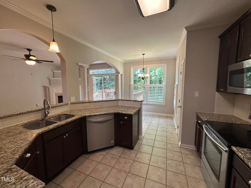 1748 Town Home Dr, Apex, NC 27502