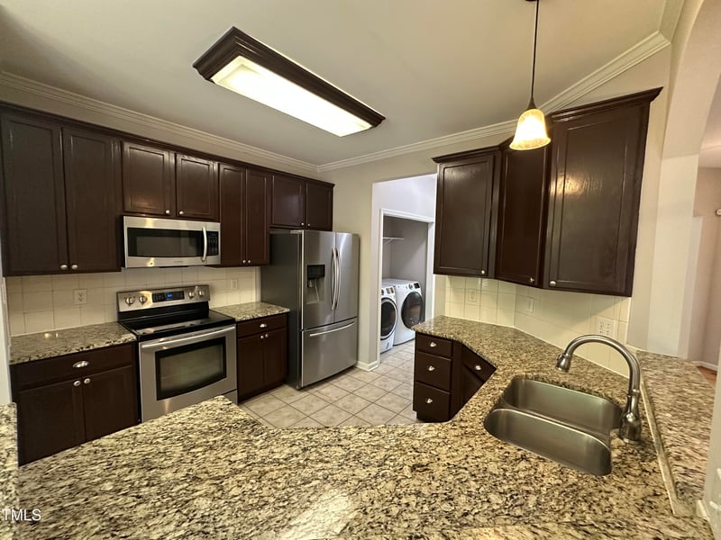 1748 Town Home Dr, Apex, NC 27502
