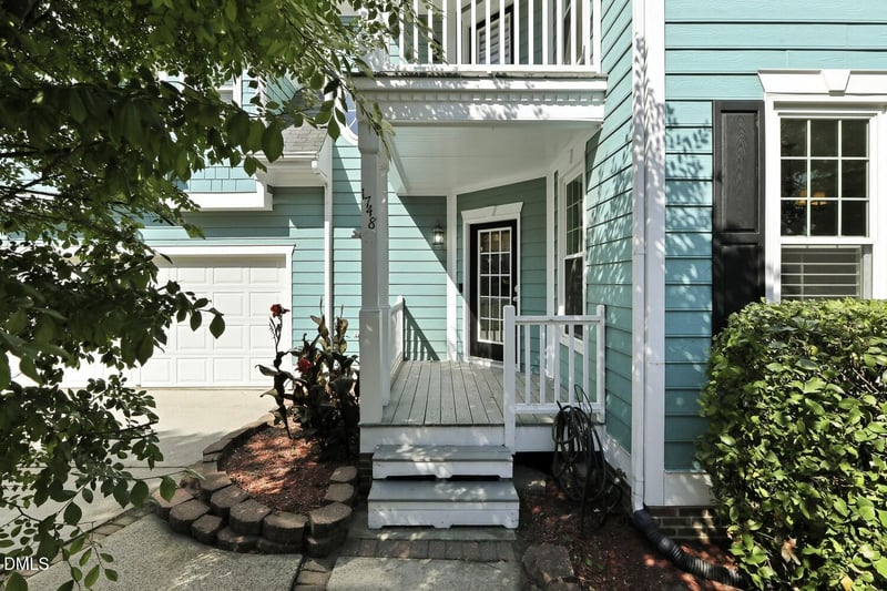 1748 Town Home Dr, Apex, NC 27502