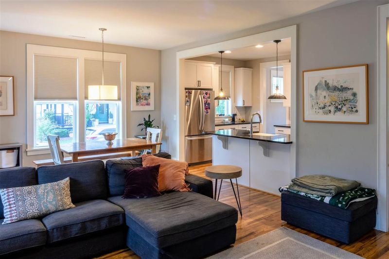 175 Meadows Edge Dr, Chapel Hill, NC 27516