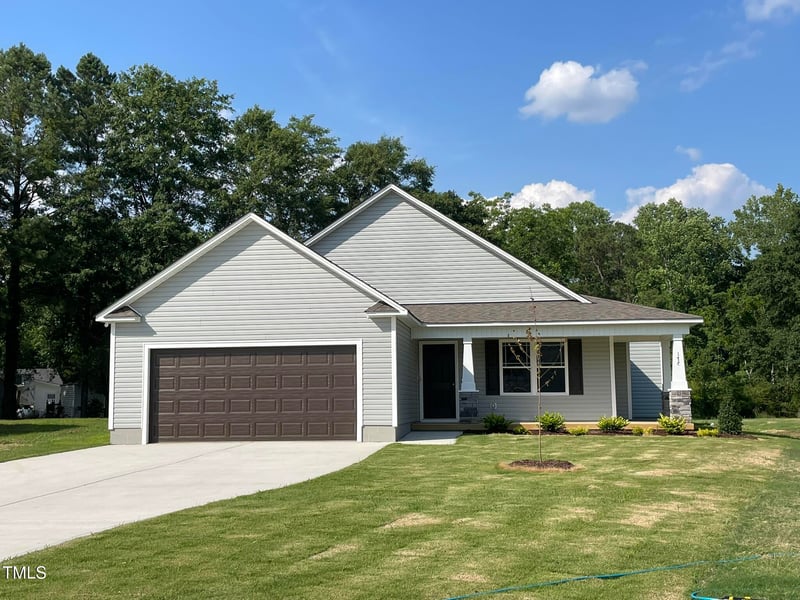 175 Oakfield Trace Dr, Four Oaks, NC 27524