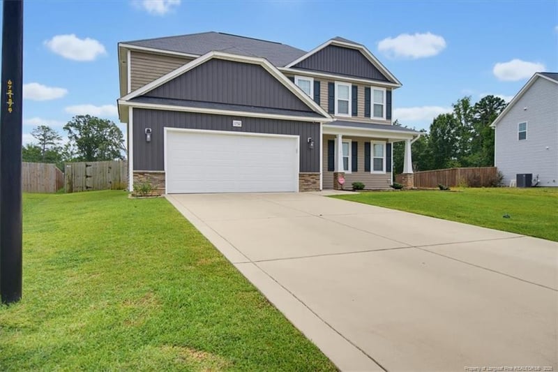 1752 Stackhouse Dr, Fayetteville, NC 28314