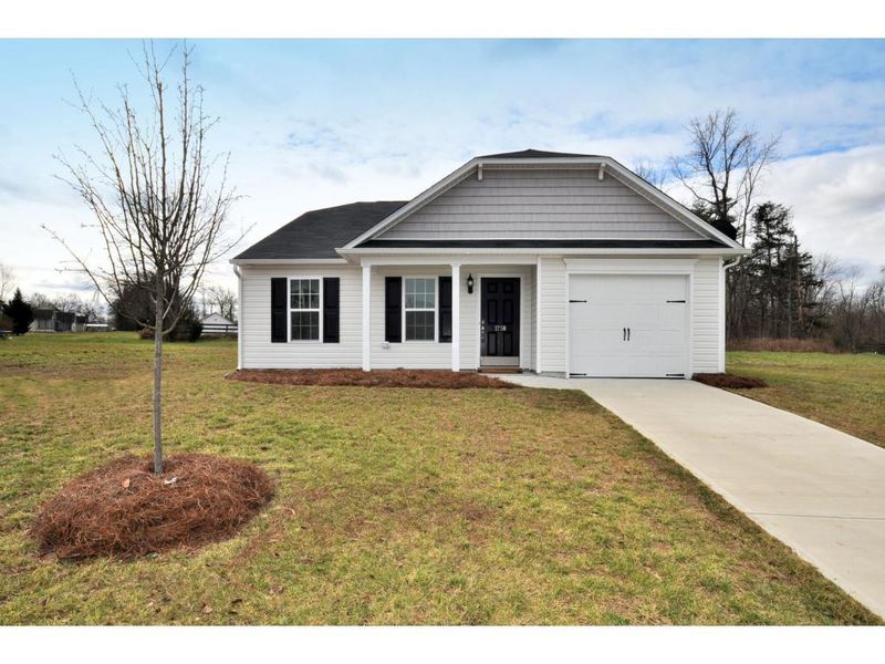 1758 Northside Dr, Burlington, NC 27217