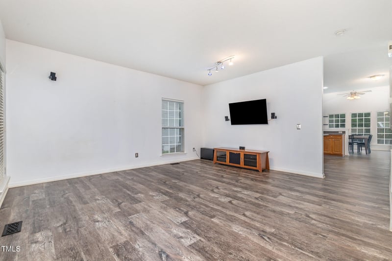 1758 Ravenwing Dr, Fuquay Varina, NC 27526