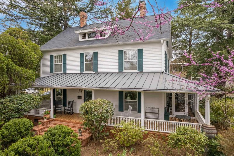 176 W King St, Hillsborough, NC 27278