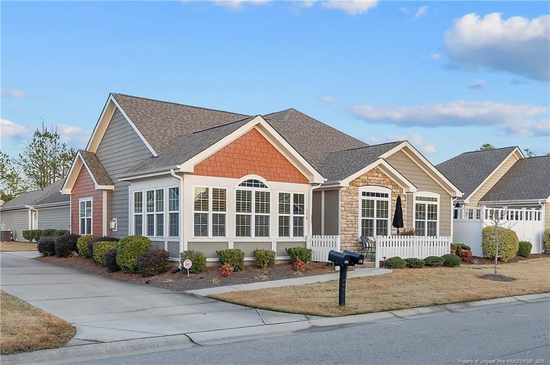 176 Nandina Ct, Fayetteville, NC 28311