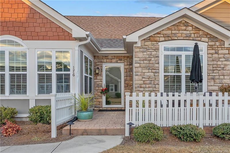 176 Nandina Ct, Fayetteville, NC 28311