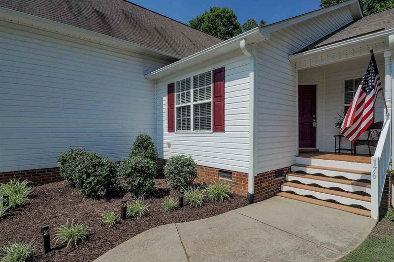 176 Oak Creek Dr, Clayton, NC 27520