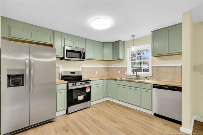 1772 Inverness Dr, Fayetteville, NC 28304
