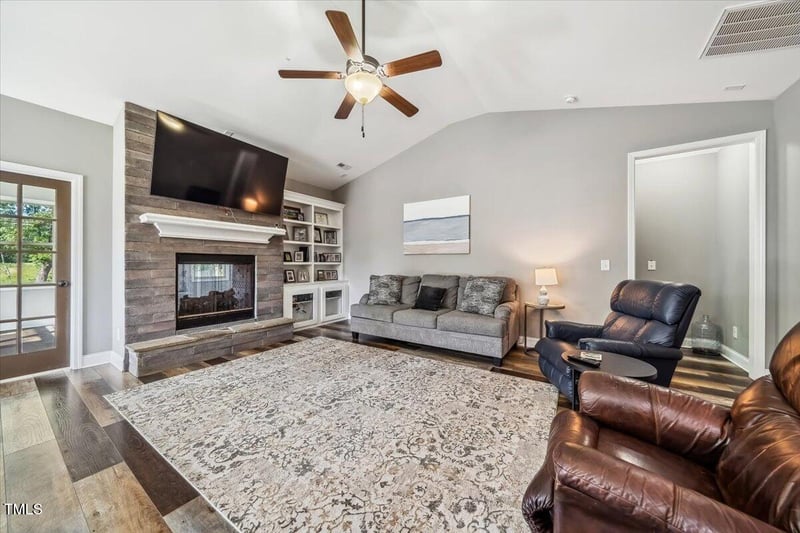 178 Greenwich Dr, Sanford, NC 27330