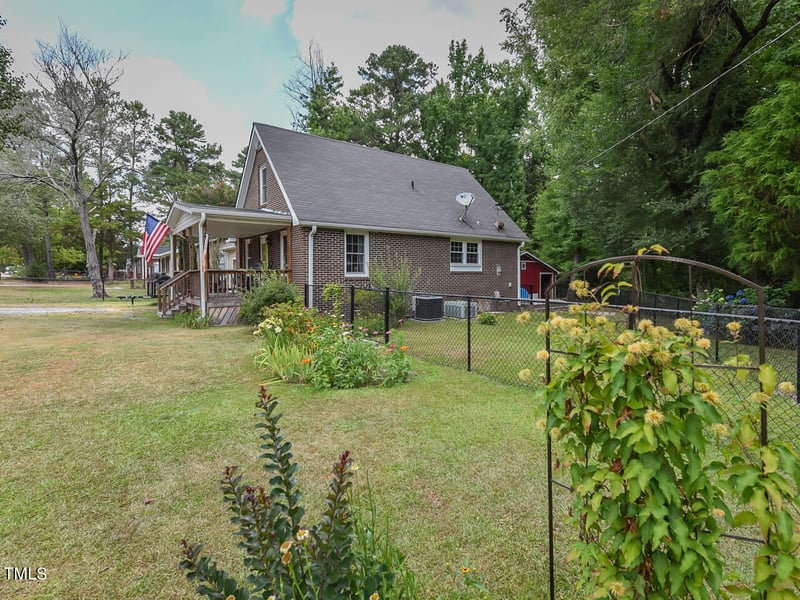 178 Paceville Rd, Selma, NC 27576