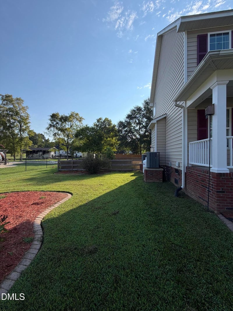 178 Waters Edge Dr, Erwin, NC 28339