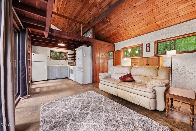 179 Hickory Pond Rd, Chapel Hill, NC 27517