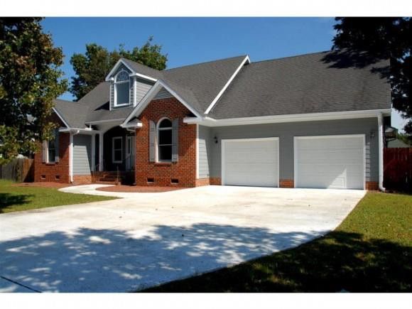 18 Canyon Ct, Sanford, NC 27332