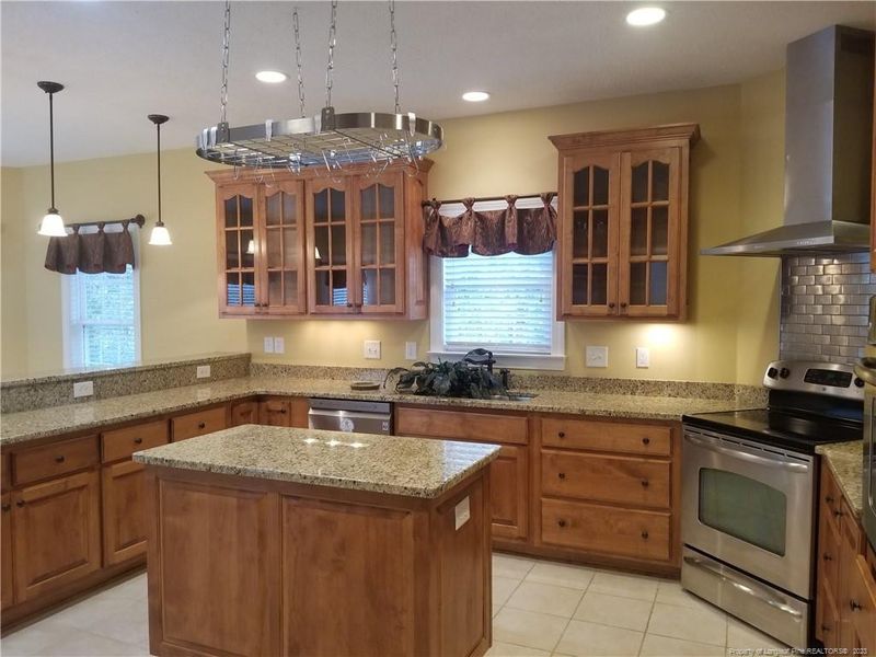18 Dunes Cir, Sanford, NC 27332