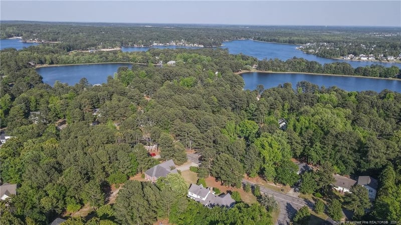 18 Fairway Ln, Sanford, NC 27332