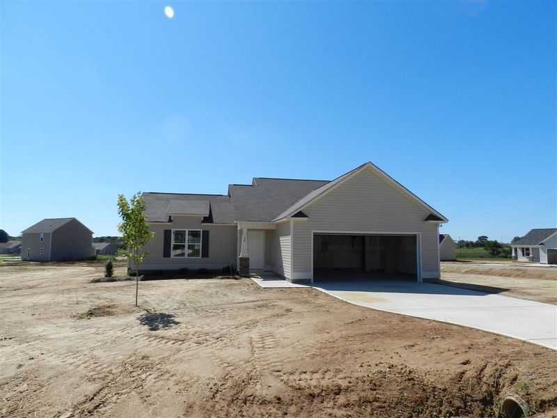 18 Marshfield Dr, Benson, NC 27504
