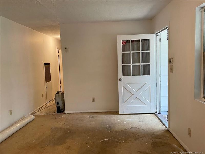 18 Nowhere Ln, Sanford, NC 27332