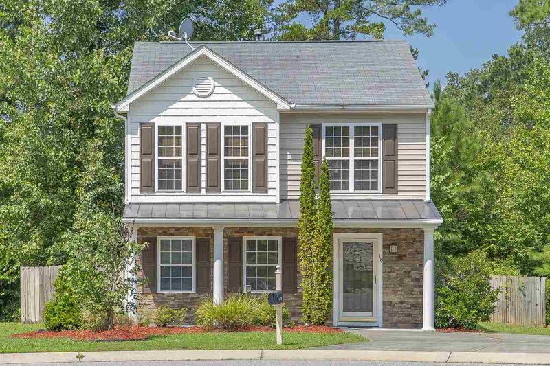 18 Redstone Ct, Durham, NC 27703