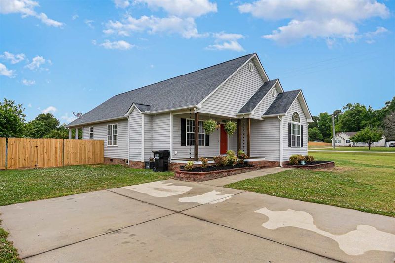 18 Reeder Branch Dr, Clayton, NC 27520