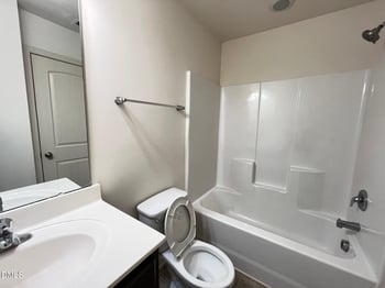 18 Rochambeau Ct, Durham, NC 27704