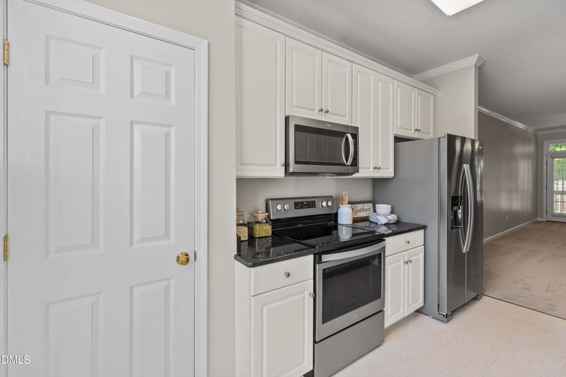 18 Scottish Ln, Durham, NC 27707
