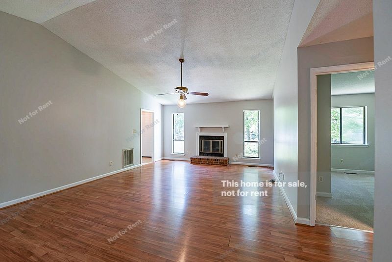 18 Sweetbay Ct, Durham, NC 27704