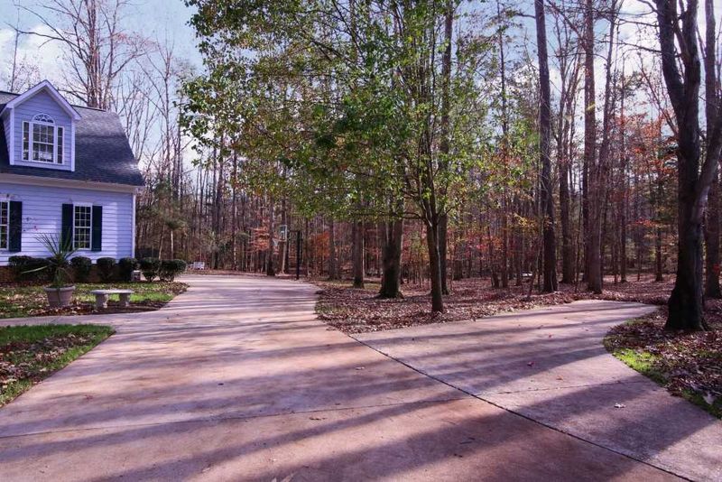18 Thistle Tc, Hillsborough, NC 27278