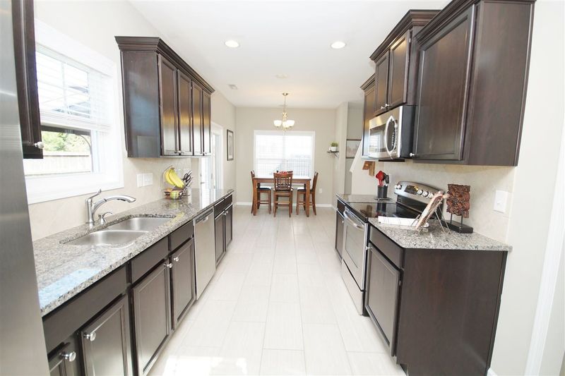 180 Breezemont Dr, Fuquay Varina, NC 27526