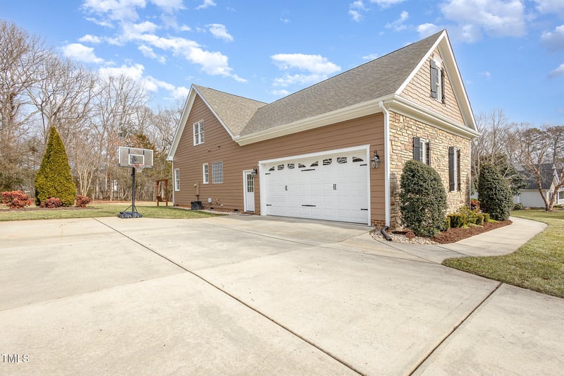 180 Meadow Glen Dr, Wake Forest, NC 27587