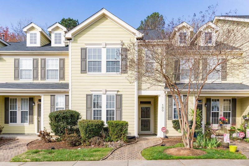 180 Point Comfort Ln, Cary, NC 27519