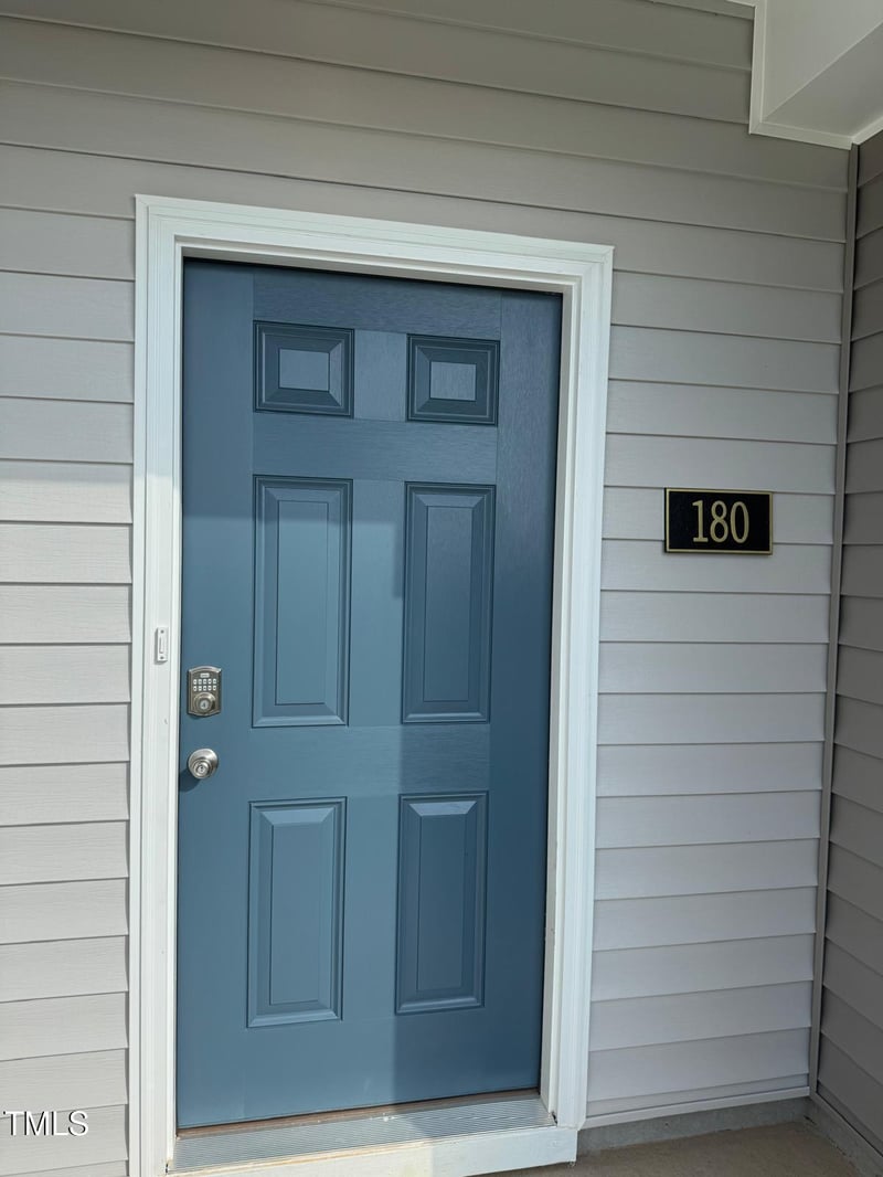 180 Starlight St, Sanford, NC 27330