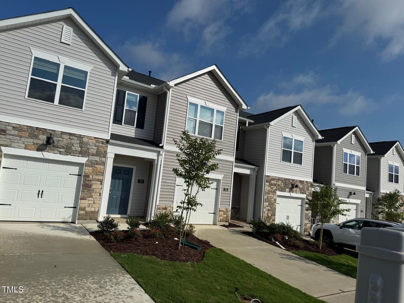 180 Starlight St, Sanford, NC 27330