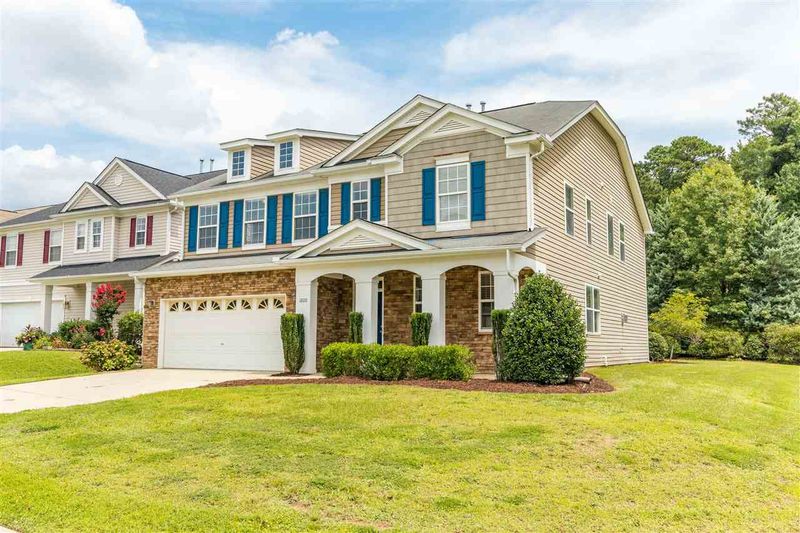 1800 Devonridge Dr, Fuquay Varina, NC 27526