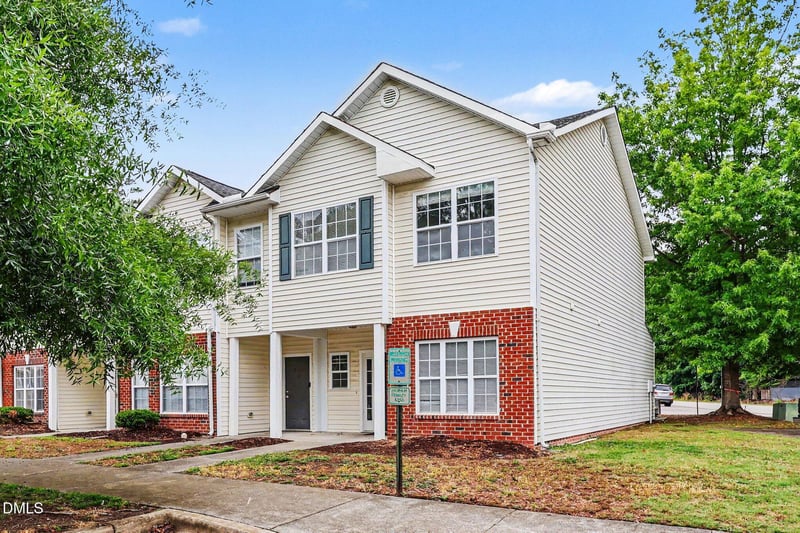 1800 Eagle Beach Ct, Raleigh, NC 27610