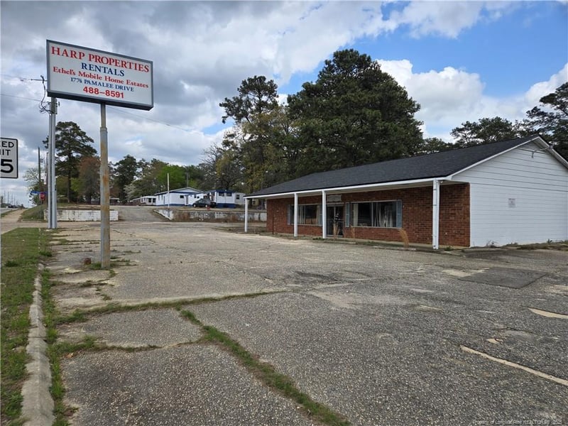 1800 Pamalee Dr, Fayetteville, NC 28301