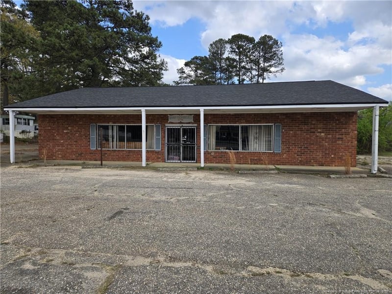 1800 Pamalee Dr, Fayetteville, NC 28301