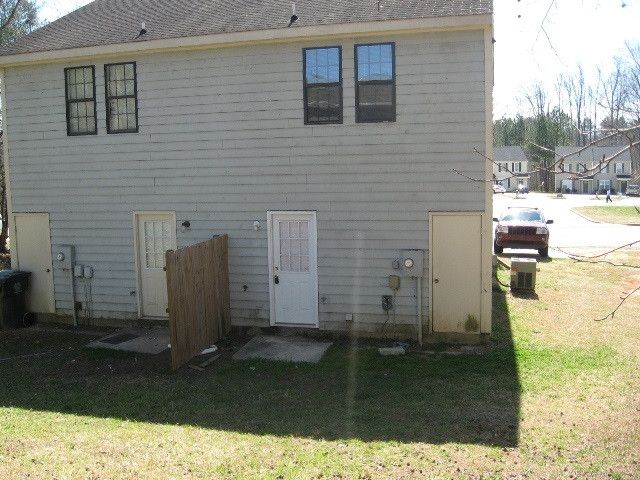 1801 Fox Hollow Dr, Raleigh, NC 27610