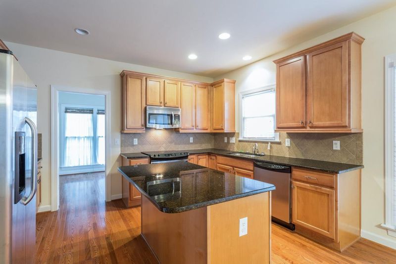 1803 Hemlock Hill Dr, Durham, NC 27703