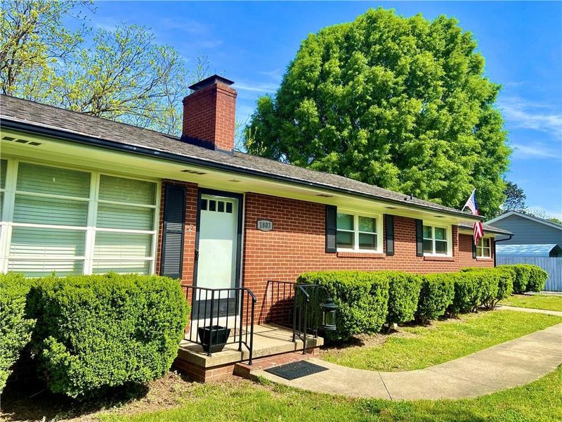 1803 Pinecrest St, Burlington, NC 27215