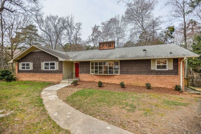 1804 Homestead Rd, Chapel Hill, NC 27516