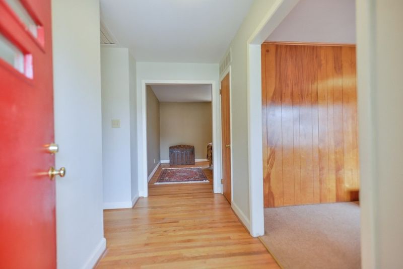 1804 Homestead Rd, Chapel Hill, NC 27516