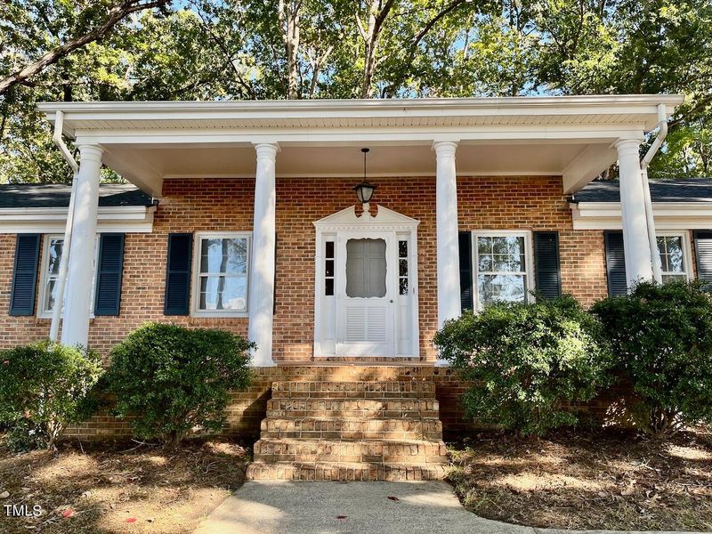 1804 Wall Hill Rd, Raleigh, NC 27604