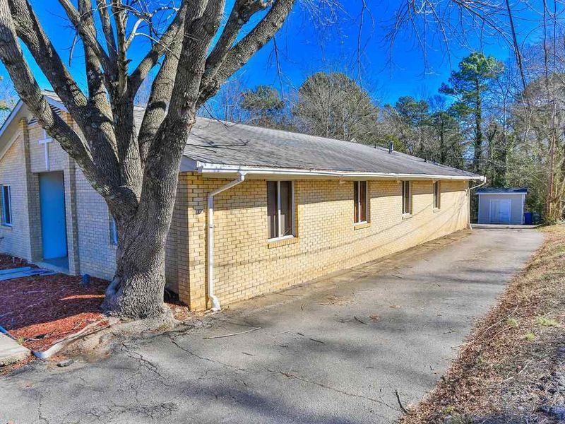 1805 Chapel Hill Rd, Durham, NC 27707