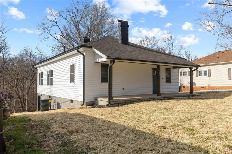 1805 Hicks Cir, Roxboro, NC 27573