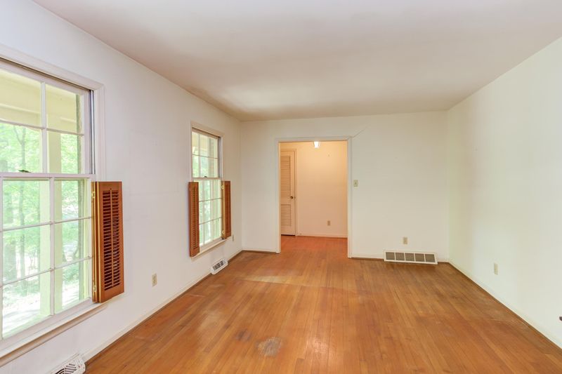 1805 Rolling Rd, Chapel Hill, NC 27514