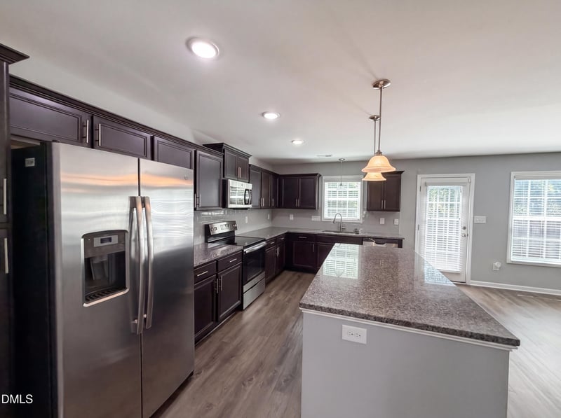 1805 Shady Knoll Ln, Fayetteville, NC 28314