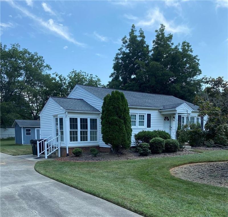 1806 Brown Ave, Burlington, NC 27215